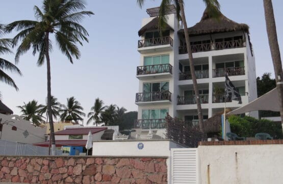 Gate to the beach - Right side